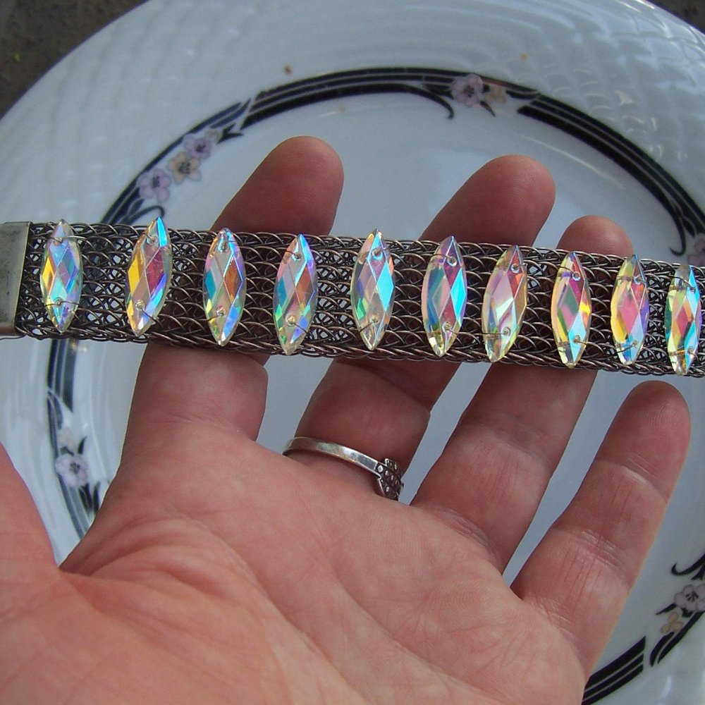 Hand Designed - Exquisite Vintage Crochet Crystal Bracelet - Picture 4 of 8
